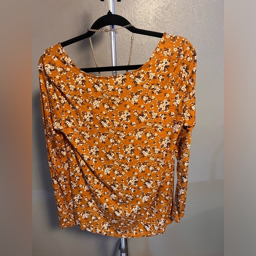 AE top Bundle & save 30% off 2+ items - Picture 3 of 8